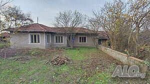 Къща за ремонт с просторен парцел, с. Овчага