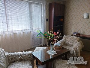 Двуетажна масивна къща на плочи в село Старо Оряхово, област Варна