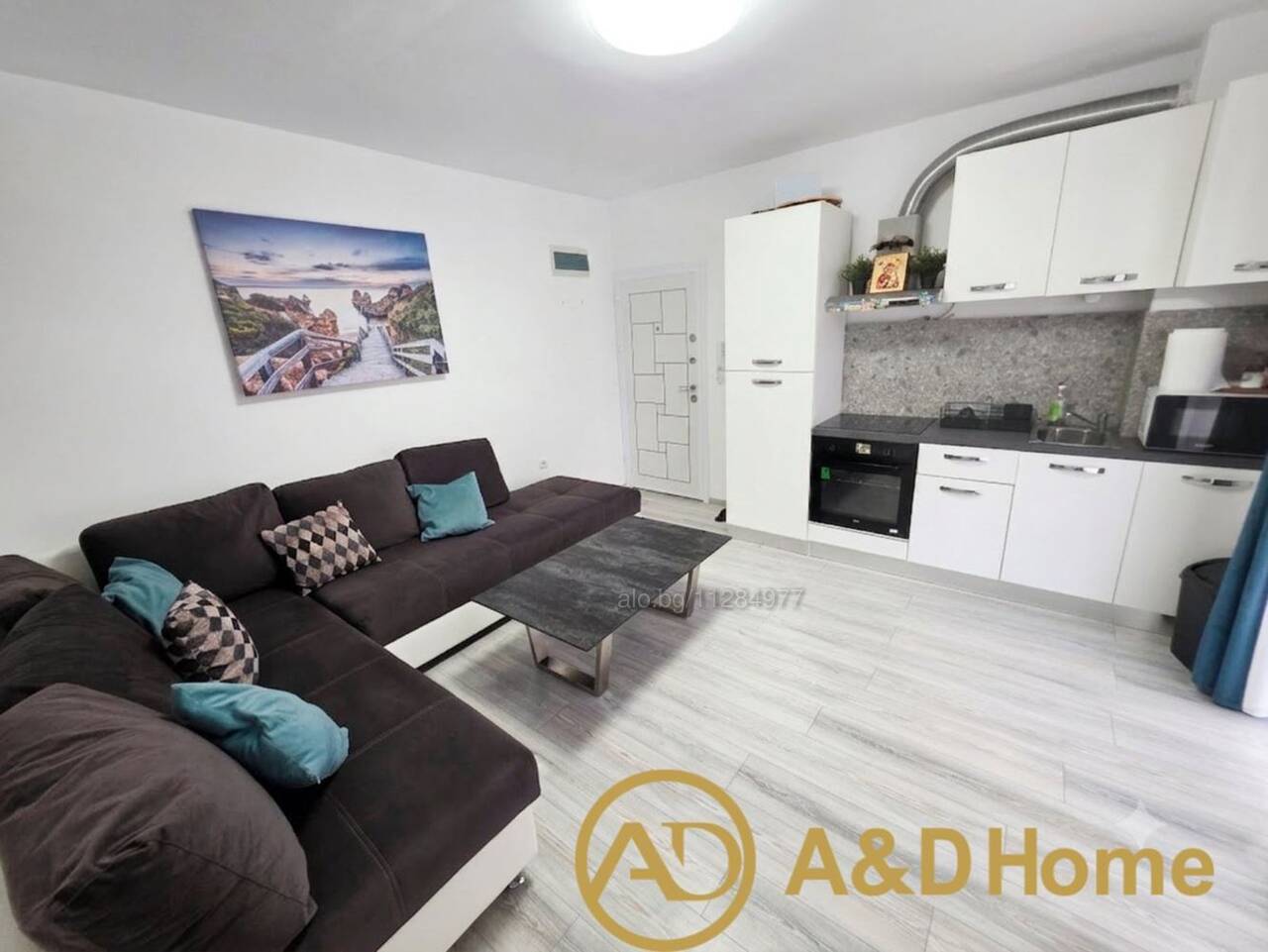 Продава нов двустаен апартамент в кв. Черно море 3 + двор