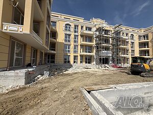 Двустаен апартамент в луксозен комплекс, близо до центъра на Равда! Уникална територия и местоположе..