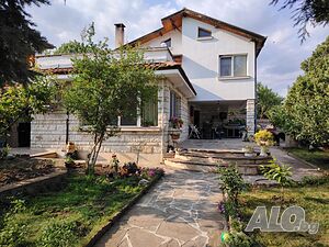 Къща директно от СОБЕСТВЕНИК! Минерални бани - Бургас! Двуетажна къща 212 кв.м РЗП 506 кв.м двор | Къщи, Вили | Ветрен Бургас