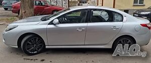 Продавам лек автомобил Рено Латитюд