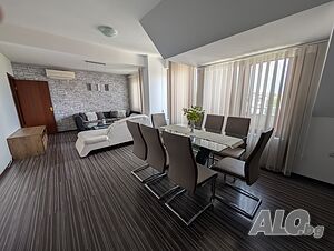 Тристаен апартамент под наем - широк център Пловдив