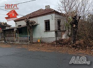 Къща за продажба в с. Венец, 502 кв.м двор, на два етажа - 16 000лв.