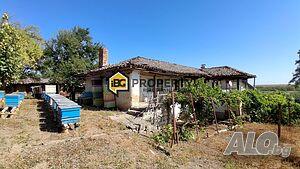 Каменна къща в красив район