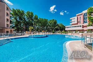 Обзаведено студио с гледка към басейна в Nessebar Fort Residence, Слънчев бряг