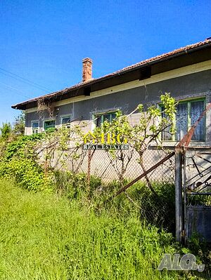 Частично реновирана къща с 980 кв.м. двор | Близо до Силистра и река Дунав