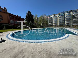 Просторен тристаен апартамент на първа линия с. Равда