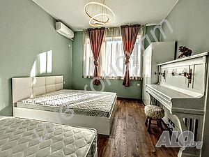 Луксозен тристаен апартамент в Идеален център