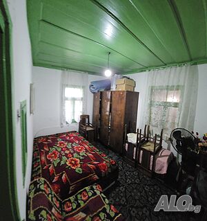 Едноетажна къща в близко до В. Търново село, с панорама