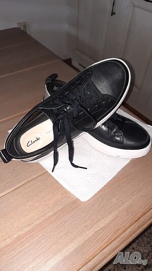 Дамски маратонки Clarks, естествена кожа, ном. 36.5/37, анг. ном.4, в отлично състояние.