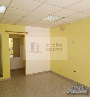 Продажба магазини и супермаркети в жилищна сграда гр. Русе - Център 38m²