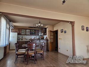 Продава Тристаен Апартамент
