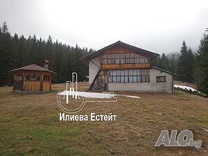 Самостоятелна вила с двор в Хайдушки поляни Смолян