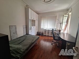Обзаведена стая с включени консумативи Център до метро Сердика за мъж