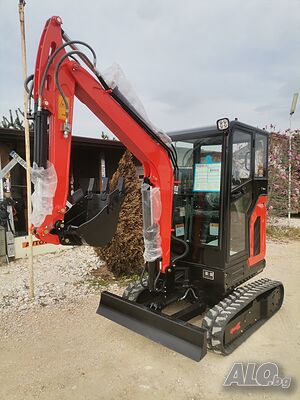 Продавам нов верижен багер 2.5т с инвентар