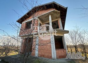 Къща на груб строеж в село Аспарухово