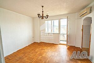 Продава 3-стаен апартамент в центъра