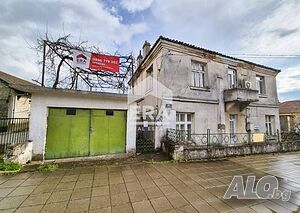 Продава се самостоятелен етаж от къща, Крумовград