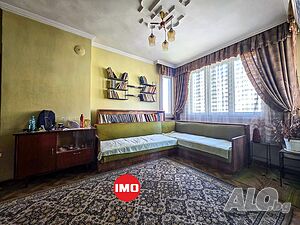 Голям Многостаен апартамент в СУПЕР Центъра! Стара тухла!