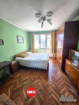 Голям Многостаен апартамент в СУПЕР Центъра! Стара тухла!