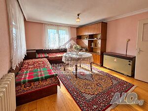 Етаж от къща, с гараж, изби и дворно място Многостаен апартамент 132 кв.м Тухла 1970 г. Партер | Апартаменти | Асеновград