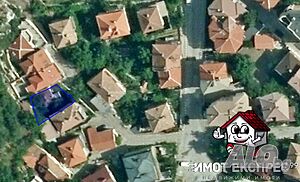 Самостоятелна стара къща, парцел в регулация, кв. Чинара