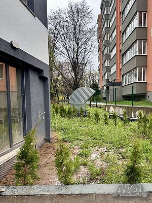 Двустаен апартамент кв. Дружба 1 със собствен двор