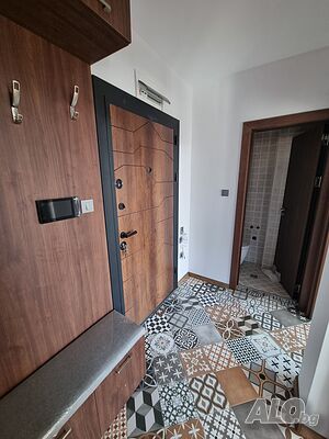 Тристаен в луксозна сграда, напълно обзаведен, 1-ви наематели