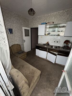 Продава тристаен гр. Перник, кв. Изток