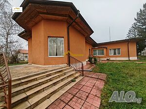 Просторна и модерно оборудвана къща с голям двор в село Ягодово