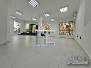Магазин със статут за хранителни стоки, подходящ и за офис, зала за различни дейности и други.