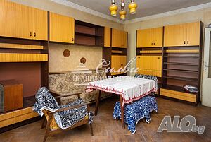Четиристаен ТУХЛЕН апартамент в района на Куршун чешма