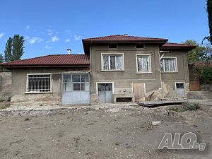 Продава се къща с. Хрищени