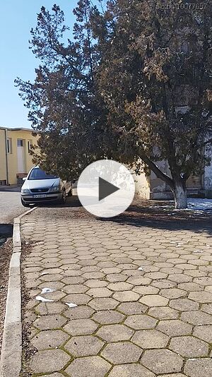 село Ковачите на 15 км от Сливен, сграда на два етажа с двор 742 кв.м.