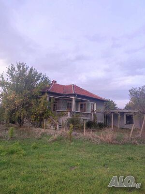 Тухлена къща в село Желю войвода и двор 4600кв. м