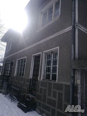 Къща с търговски обект в с. Кипилово