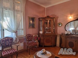 Етаж от къща до Турското консулство.