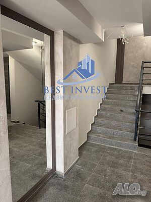 Просторен тристаен апартамент за продажба в кв. Освобождение