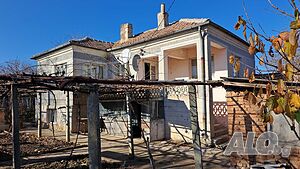 Обновена тухлена къща в с. Септемврийци
