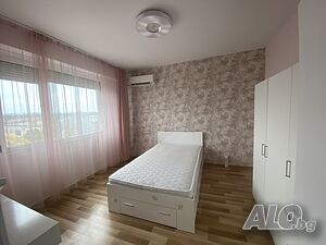 Двустаен преустроен в тристаен панелен апартамент в квартал Дружба 2