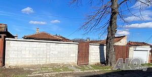Къща на Пинета, гараж, в района на Топливо