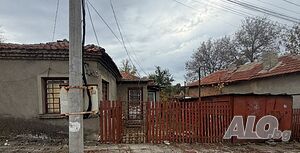 Стара тухлена къща до борса Андреев