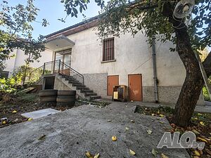 Продава се: Монолитна самостоятелна къща с двор в гр. Хасково, кв. „Македонски“