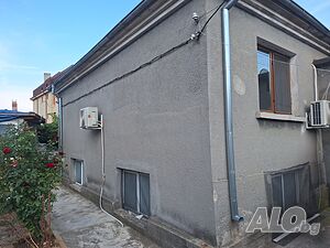 Двуетажна къща до пл. 17- ти януари в Клуцохор