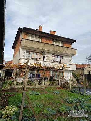 Два самостоятелни етажа от къща в кв. Речица