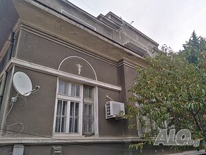 Къща на два етажа - паметник на културата в идеален център