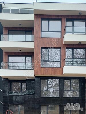 На Метри От Морската