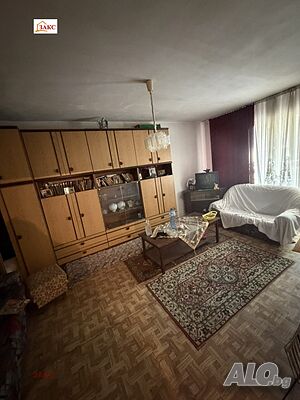 Двустаен апартамент 60 кв.м Панел 1 етаж Първи жилищен