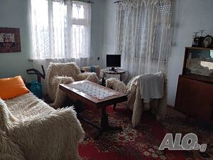 Двуетажна къща в с. Ловец